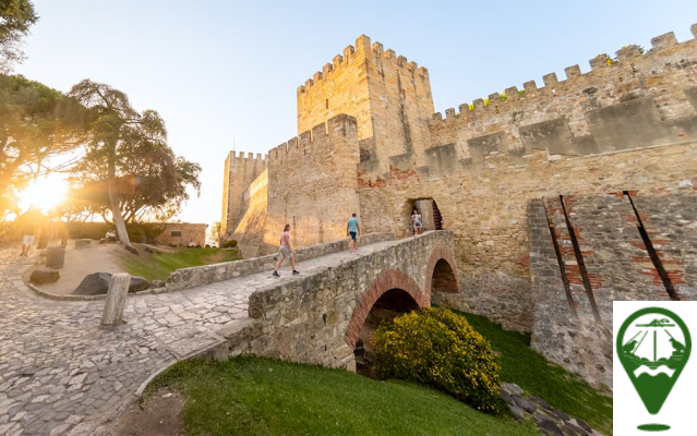 São Jorge Castle: History and Panoramas