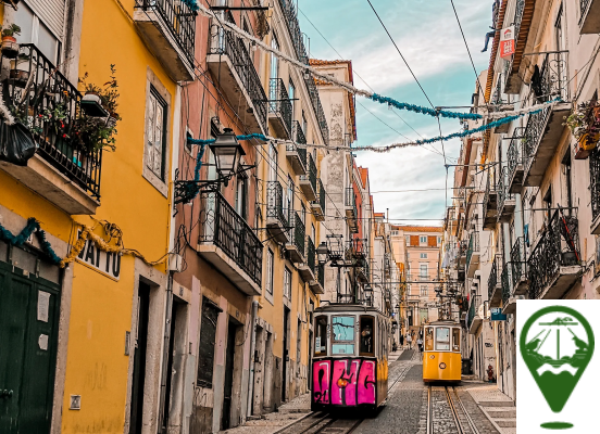 Bairro Alto: Nightlife and Tradition